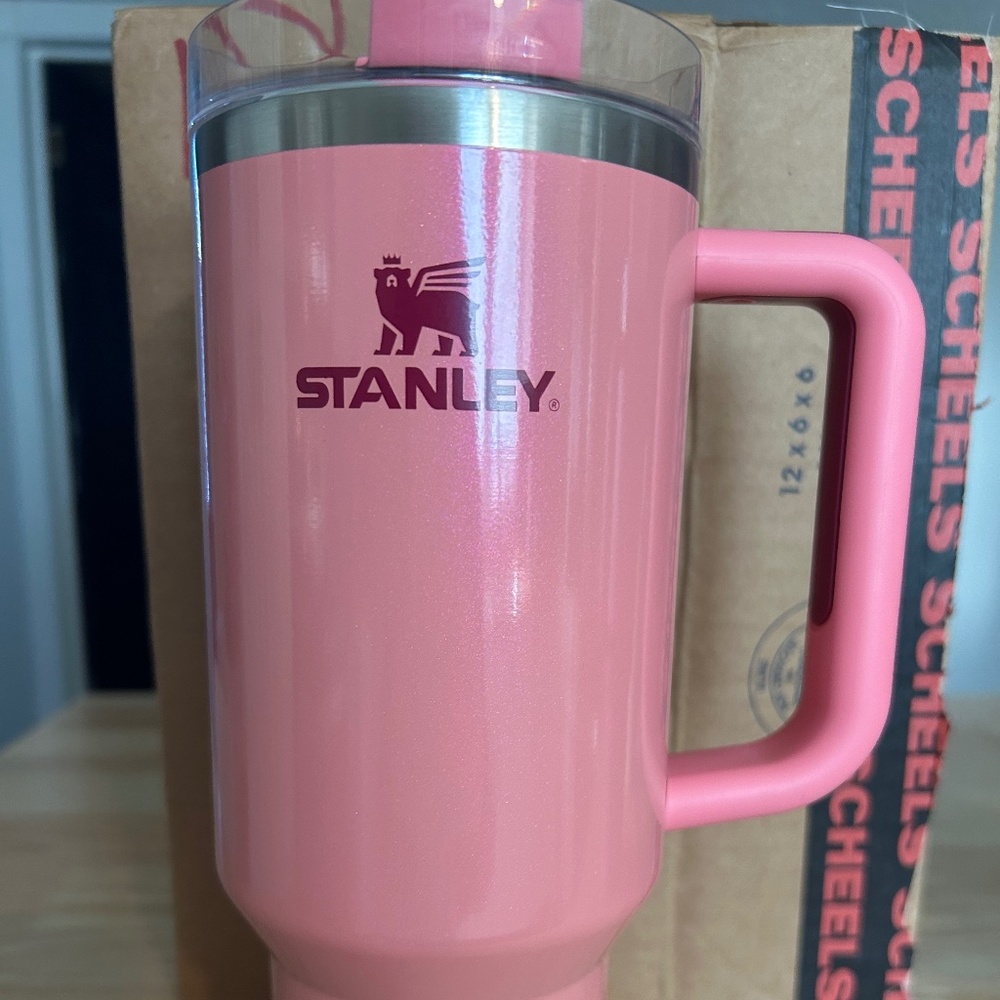 *Used* Winterberry Shinmer 40oz Stanley